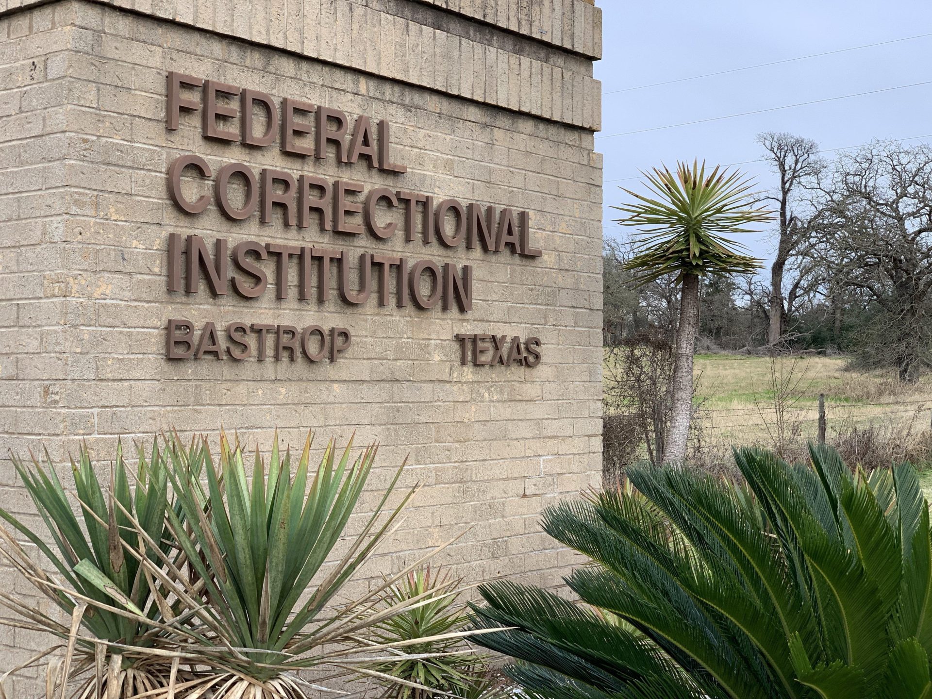 federal correctional institution bastrop