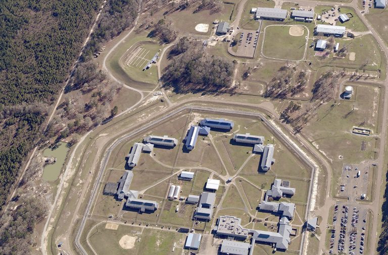 Federal Correctional Institution, Oakdale II