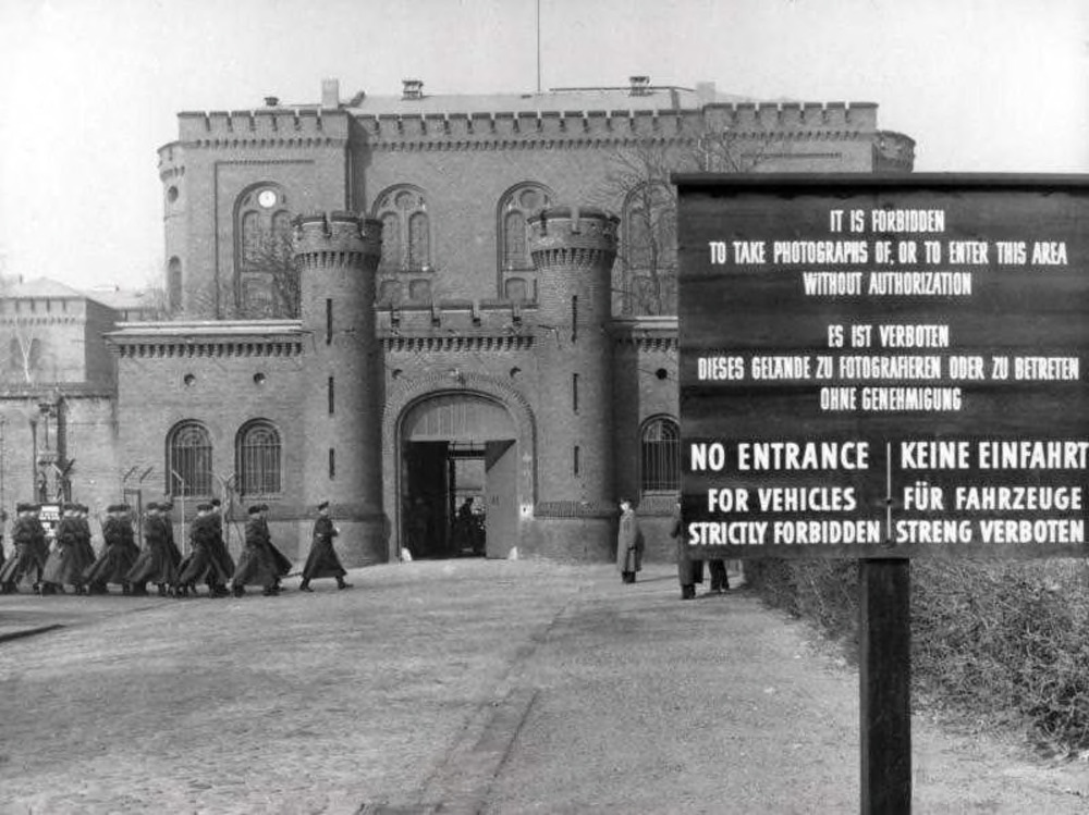 spandau prison berlin